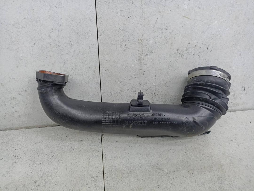 патрубок интеркулера Renault Duster 1 поколение 2012, 8200921878 - фото №1