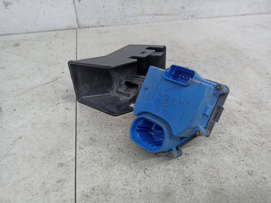 блок управления вентилятором (реле) Peugeot 3008 1 поколение 2010, 9662240180 - фото №1