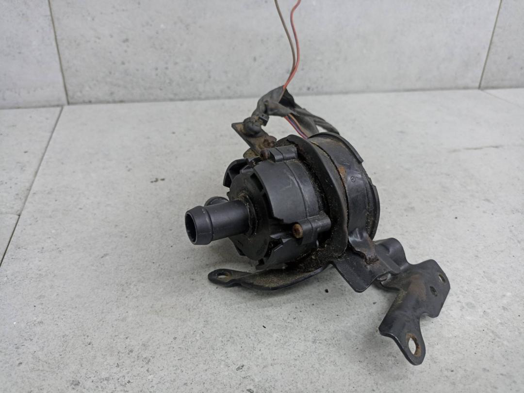 насос антифриза дополнительный Mercedes-Benz B-Класс W246 2012, A0005000686 - фото №1
