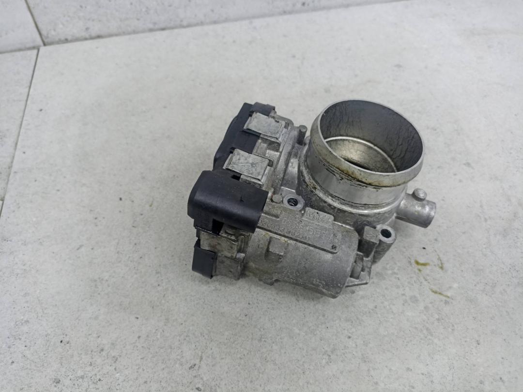 заслонка дроссельная Volkswagen Golf 5 поколение 2009, 1.4 л., BLG, бензин, 03C133062D - фото №1