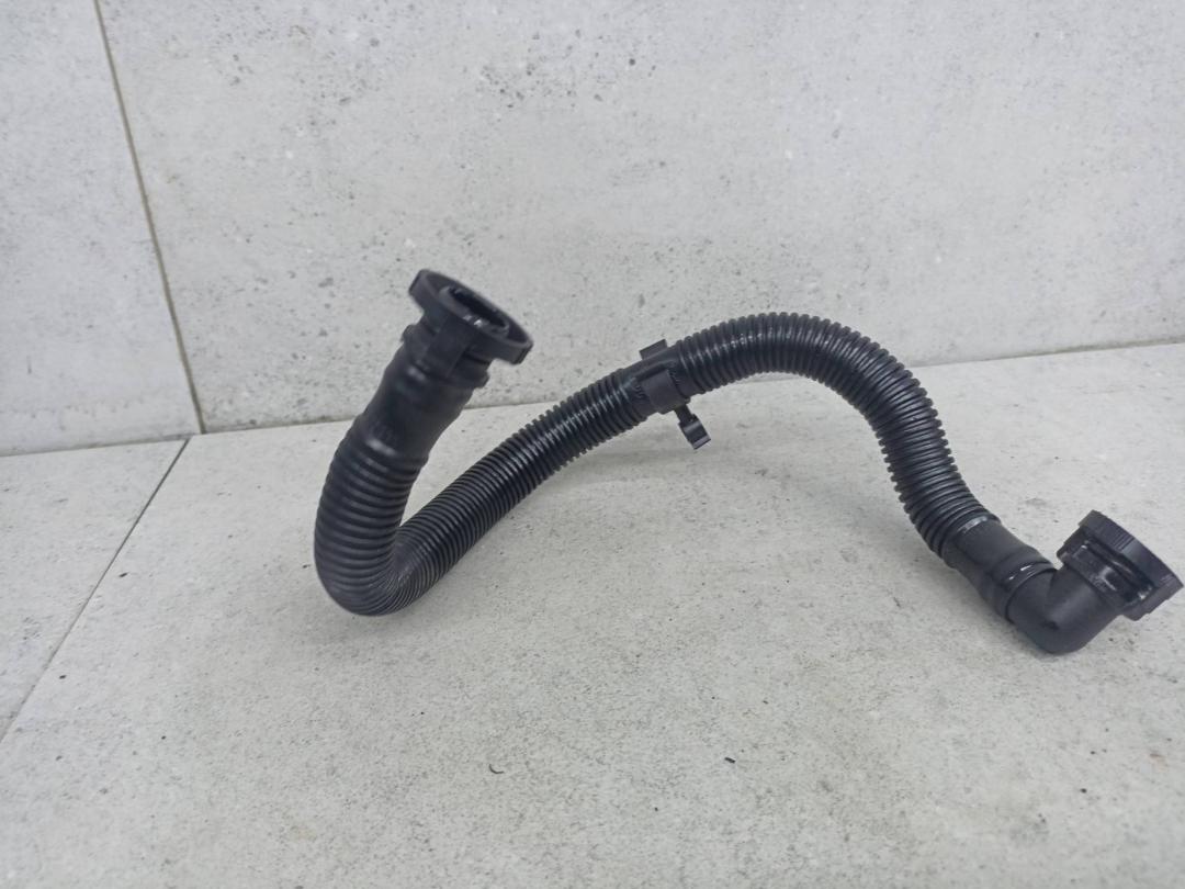 трубка сапуна Volkswagen Golf 6 поколение 2011, 2.0 л., бензин, 06F103235 - фото №1