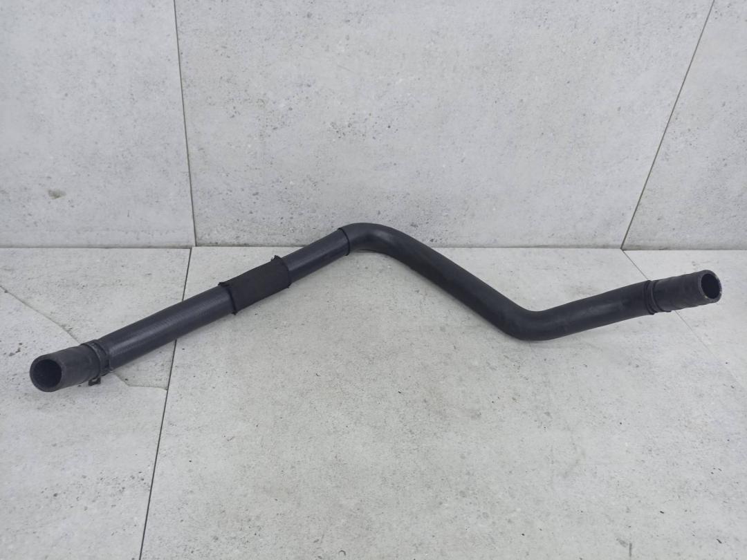 патрубок радиатора Volkswagen Golf 6 поколение 2011, 2.0 л., бензин, 1P0145693A - фото №1