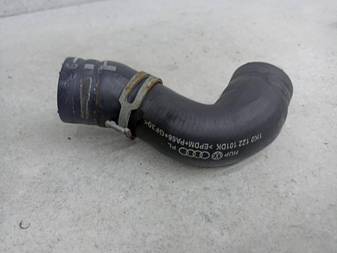 патрубок радиатора Volkswagen Golf 6 поколение 2011, 2.0 л., бензин, 1K0122101DK - фото №1