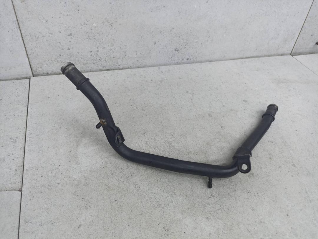 трубка охлаждающей жидкости Volkswagen Golf 6 поколение 2011, 2.0 л., бензин, 1K0121070AG - фото №1