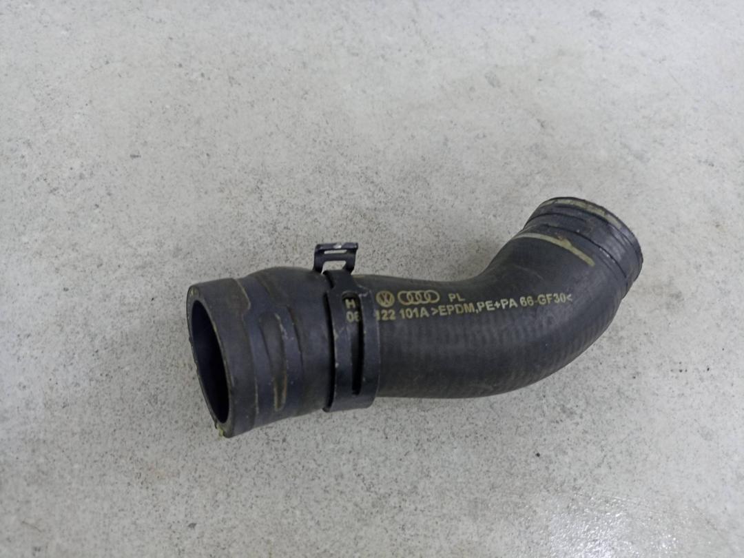 патрубок радиатора Volkswagen Golf 6 поколение 2011, 2.0 л., бензин, 06F122101A - фото №1