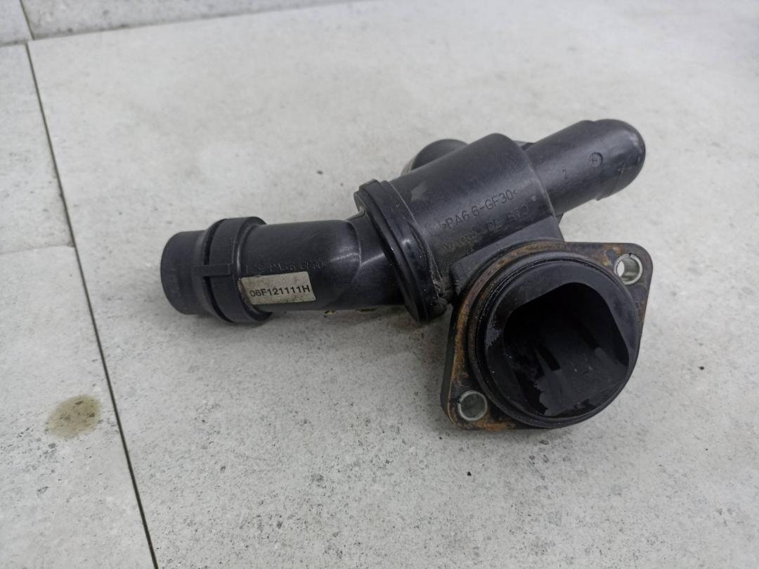 термостат Volkswagen Golf 6 поколение 2011, 2.0 л., бензин, 06F121111H - фото №1