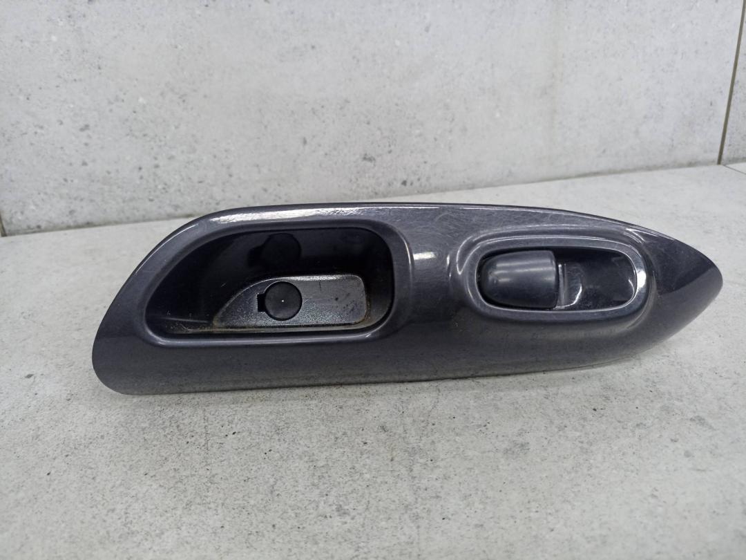 блок управления стеклоподъемниками задней левой Nissan Juke YF15 (2010 - 2014), 829611KA2A - фото №1