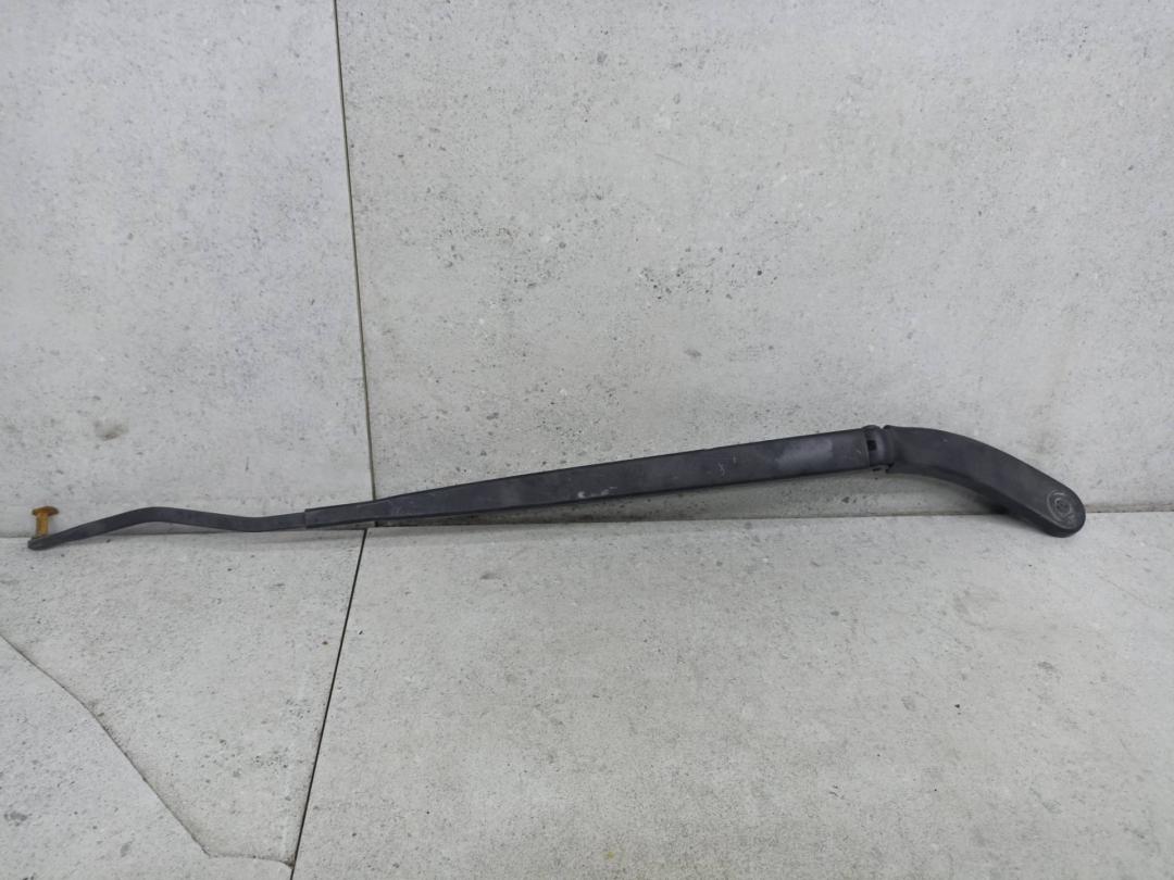 щеткодержатель (поводок стеклоочистителя, дворник) Renault Scenic 2 поколение 2006, 8200113230, 80010987 - фото №1