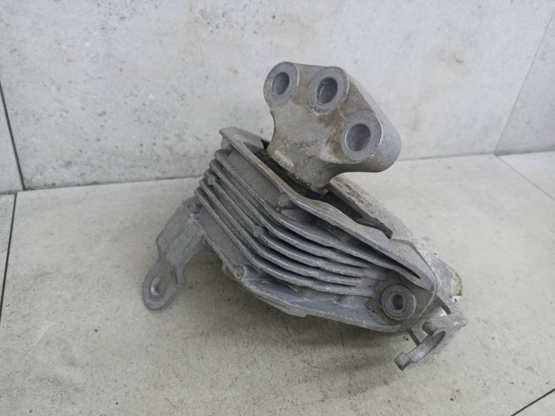 подушка крепления двигателя Chevrolet Cruze 1 поколение 2012, 13248475 - фото №1