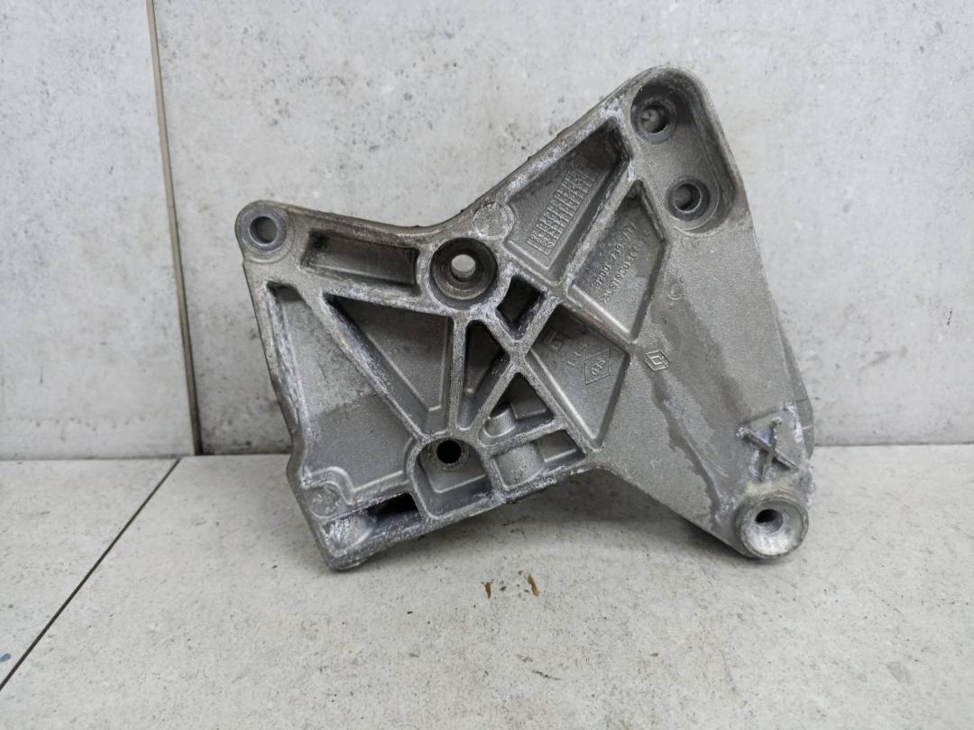 кронштейн двигателя Renault Megane 3 поколение 2012, 8200739777 - фото №1