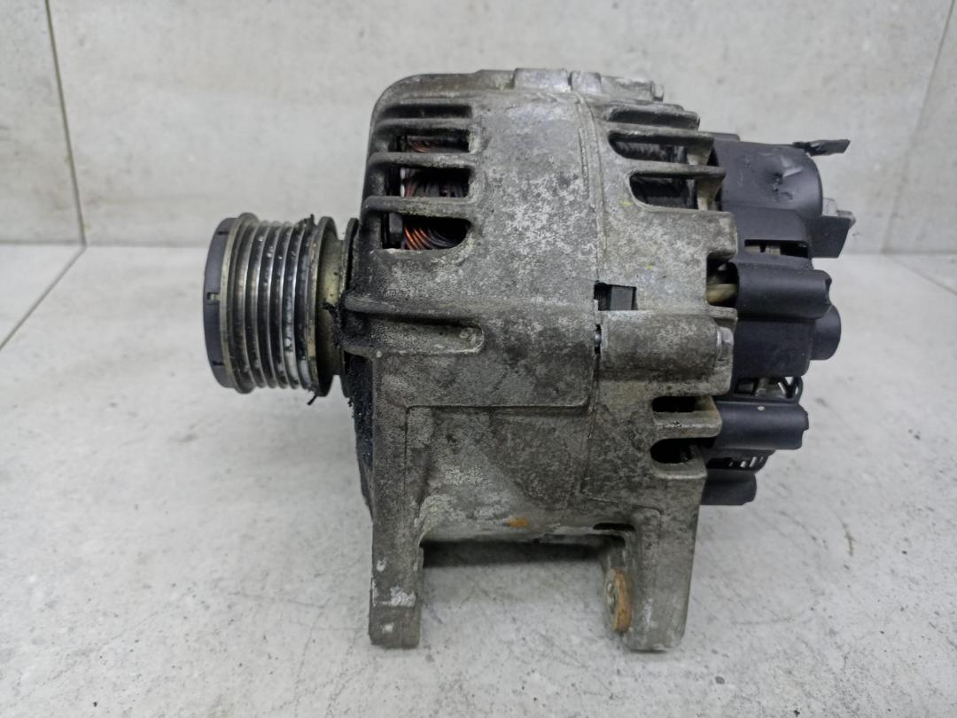 генератор Renault Megane 3 поколение 2011, 231000027R - фото №1