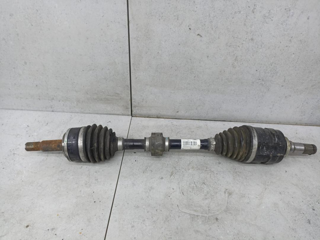 полуось передняя левая (приводной вал, ШРУС) Toyota C-HR 1 поколение AX10 2018, 43420F4050 - фото №1