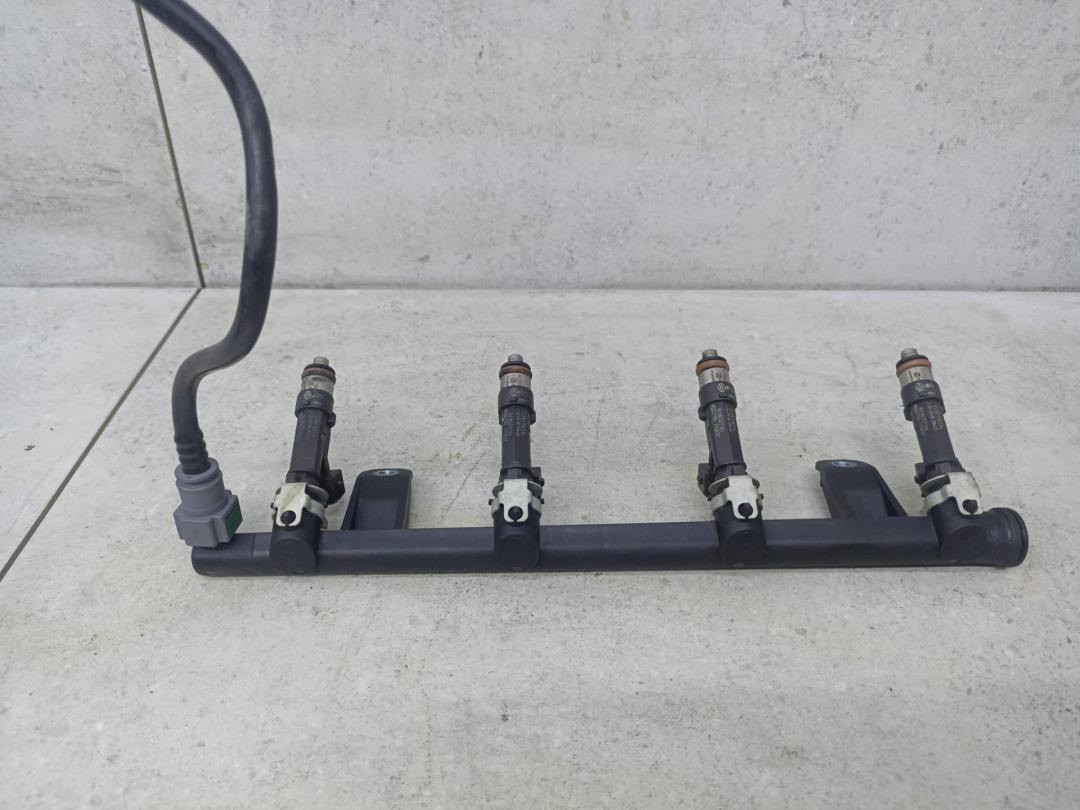 топливная рампа Renault Logan 1 поколение (2004 - 2009), 8200494284 - фото №1