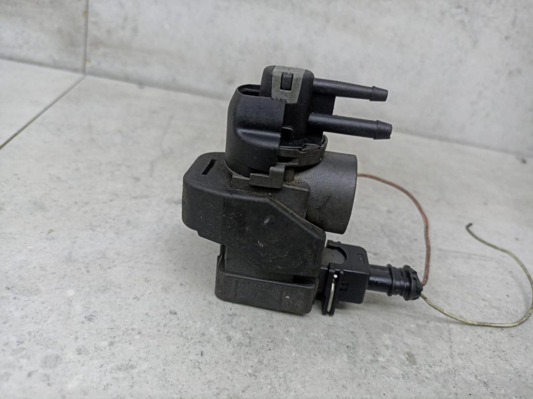 электромагнитный клапан Renault Scenic 3 поколение 2012, 149566215R, 149568021R - фото №1