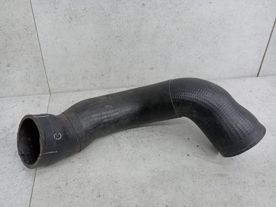 патрубок интеркулера Bentley Flying Spur 2 поколение 2017, 6.0 л., CVAA, бензин, 4W0145738A - фото №1