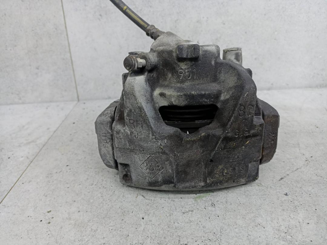 суппорт передний правый Renault Duster 1 поколение 2015, 410018218R - фото №1