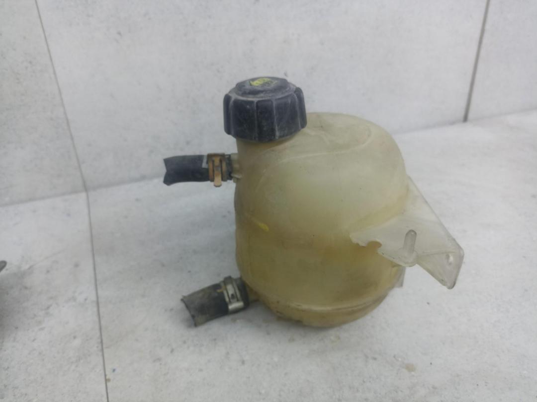 бачок расширительный Renault Duster 1 поколение 2015, 8200766826 - фото №1
