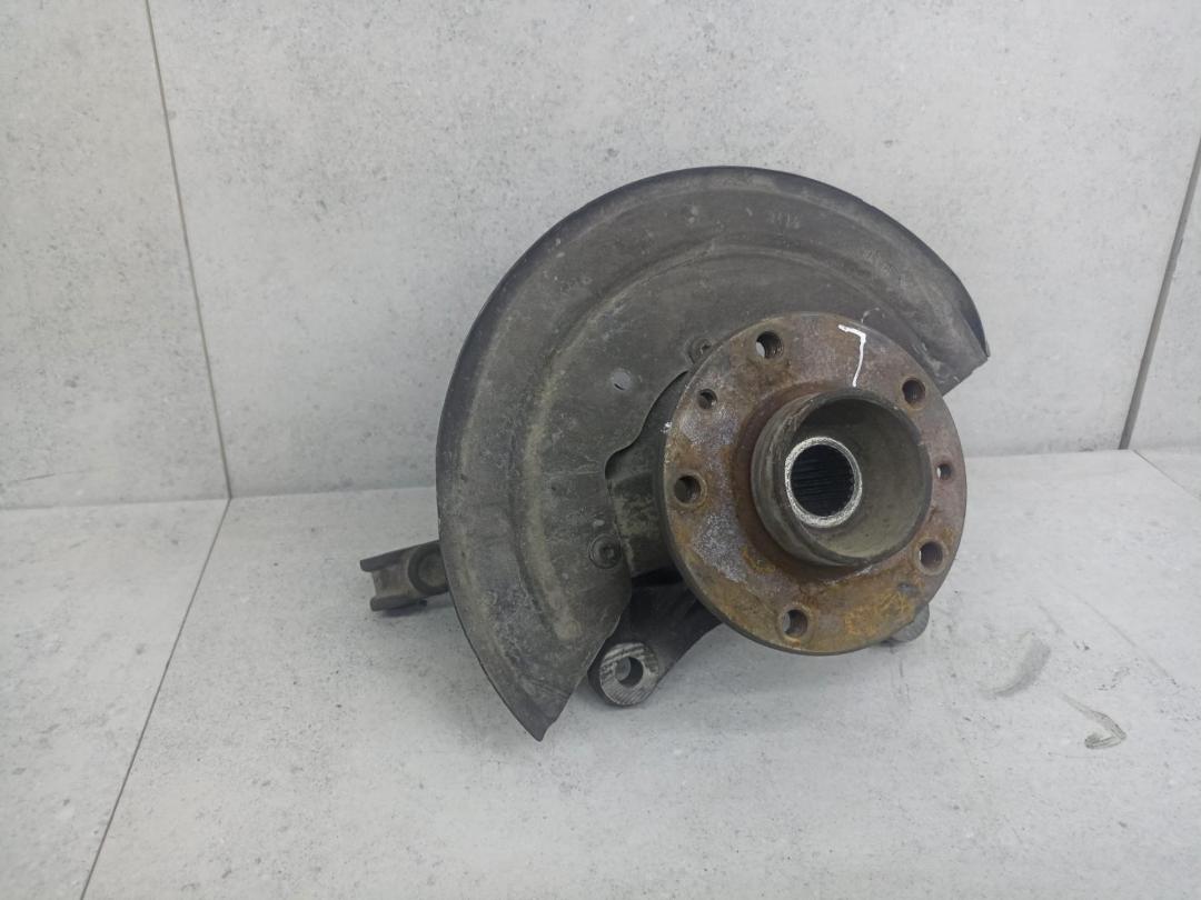 кулак поворотный левый Renault Duster 1 поколение 2014, 8200881824 - фото №1