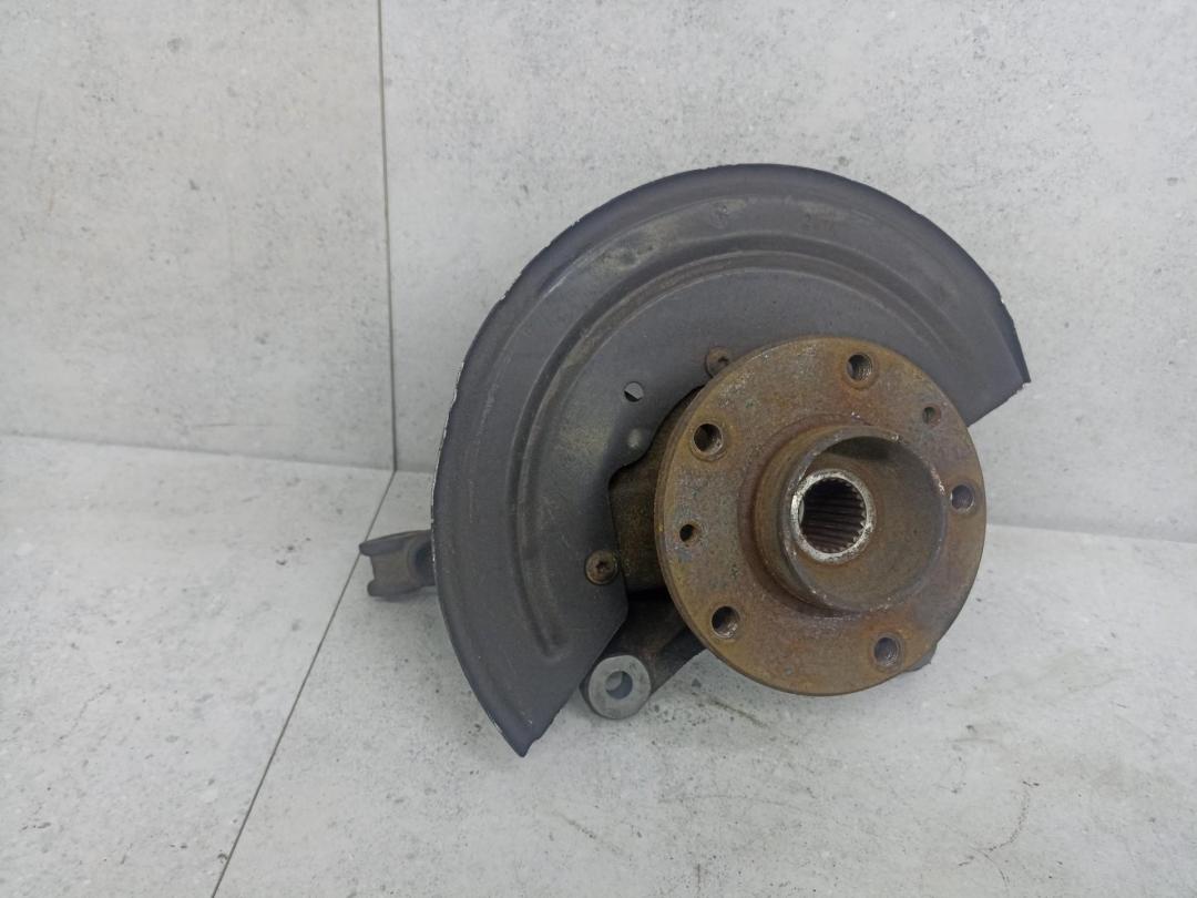 кулак поворотный левый Renault Duster 1 поколение 2013, 8200881824 - фото №1