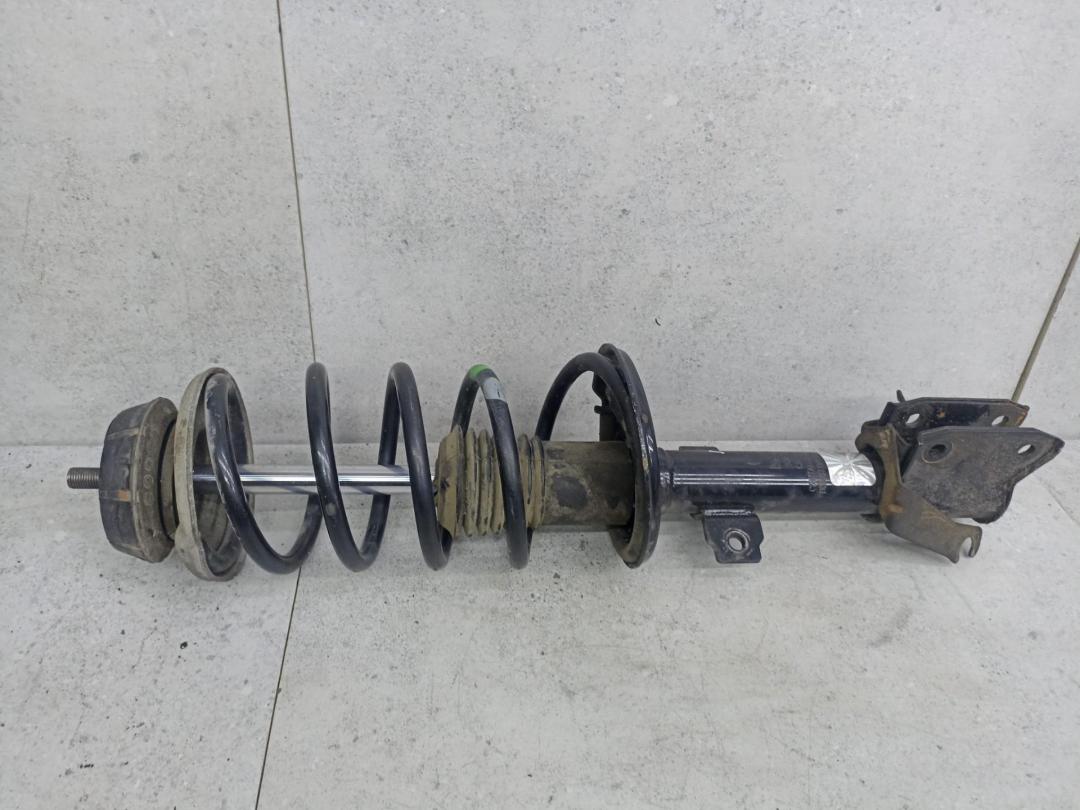 амортизатор передний Renault Duster 1 поколение (2010 - 2015), 543025648R - фото №1