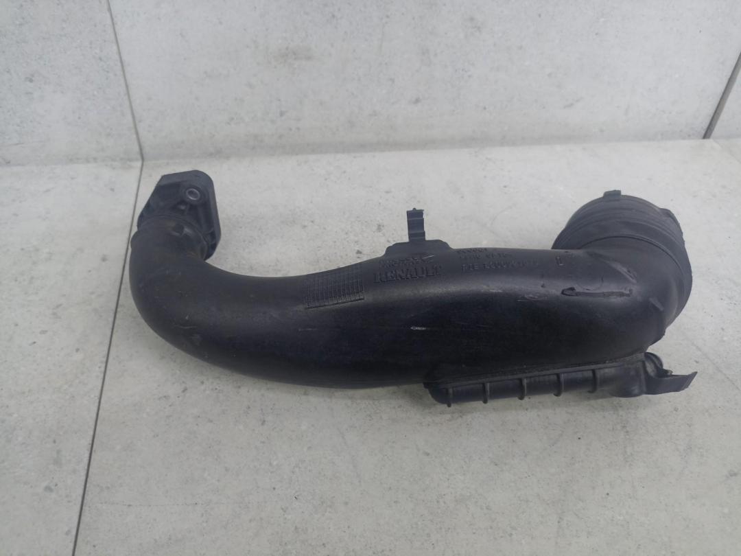 патрубок интеркулера Renault Duster 1 поколение 2014, 8200921878 - фото №1