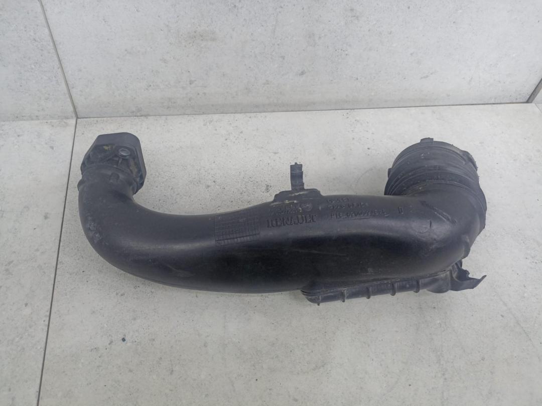 патрубок интеркулера Renault Duster 1 поколение 2015, 8200921878 - фото №1