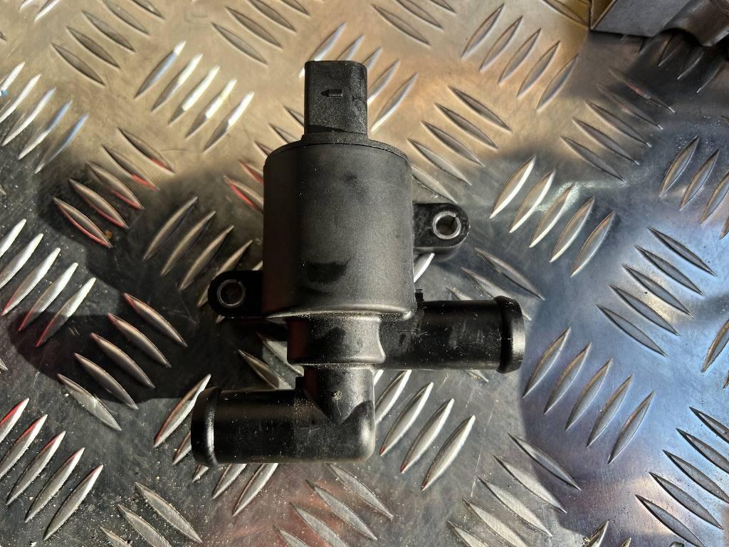 помпа Porsche Macan 1 поколение 2018, 4H0121671D - фото №1