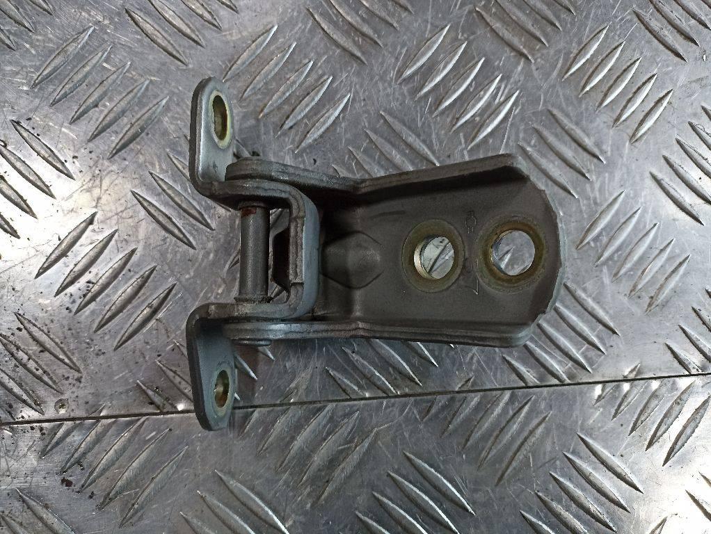 петля двери Nissan X-Trail T30 2004, 804018H700 - фото №1