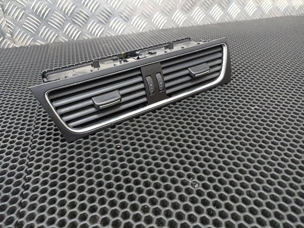 дефлектор обдува салона Audi A4 B8/8K 2010, 8T1820951B - фото №1