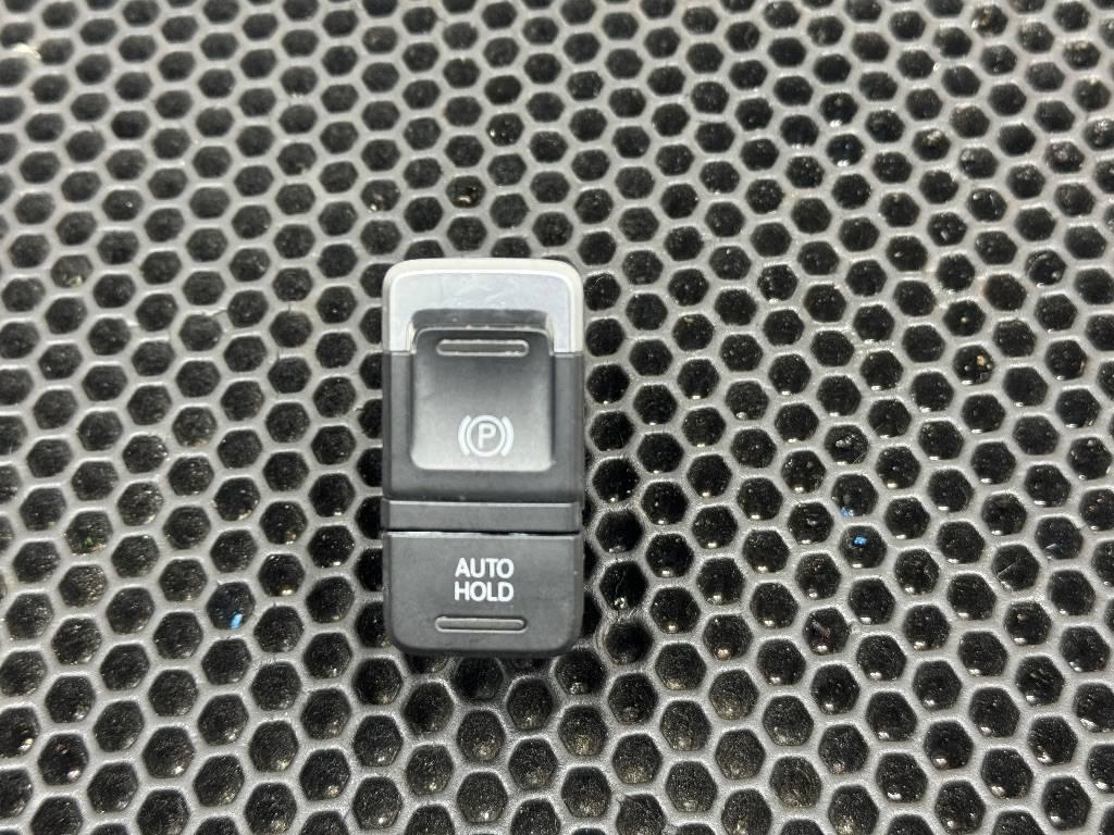 кнопка ручного тормоза (ручника) Volkswagen Touareg 2 поколение 2014, 7P1927225C - фото №1