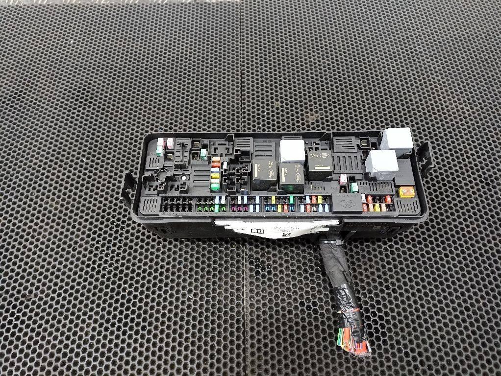 блок предохранителей Land Rover Range Rover Sport 2 поколение 2016, HPL14N030AB - фото №1