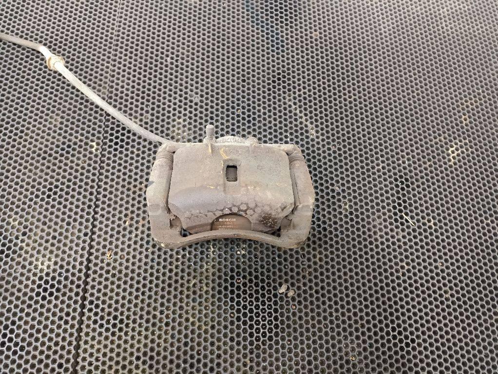 суппорт передний правый Nissan Qashqai 1 поколение 2009, 41001JD00A - фото №1