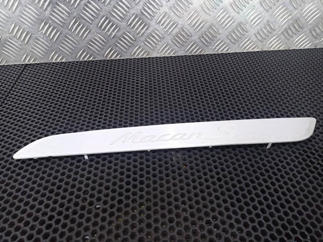 накладка на порог внутренняя Porsche Macan 1 поколение 2016, 95B853467 - фото №1