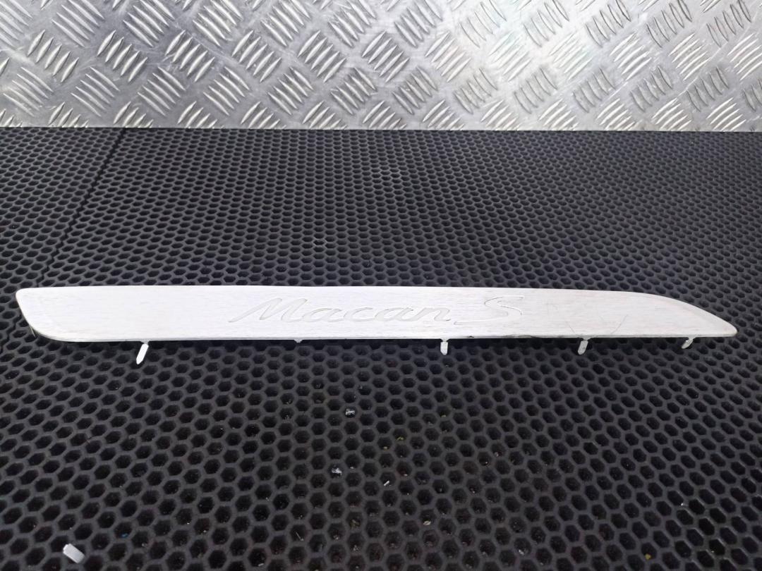 накладка на порог внутренняя Porsche Macan 1 поколение 2016, 95B853468 - фото №1