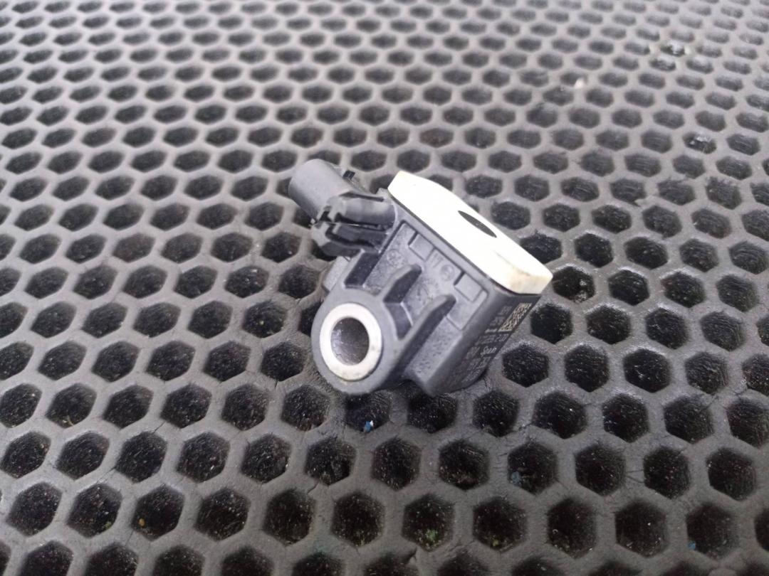 датчик удара Porsche Macan 1 поколение 2016, 2H0959351 - фото №1