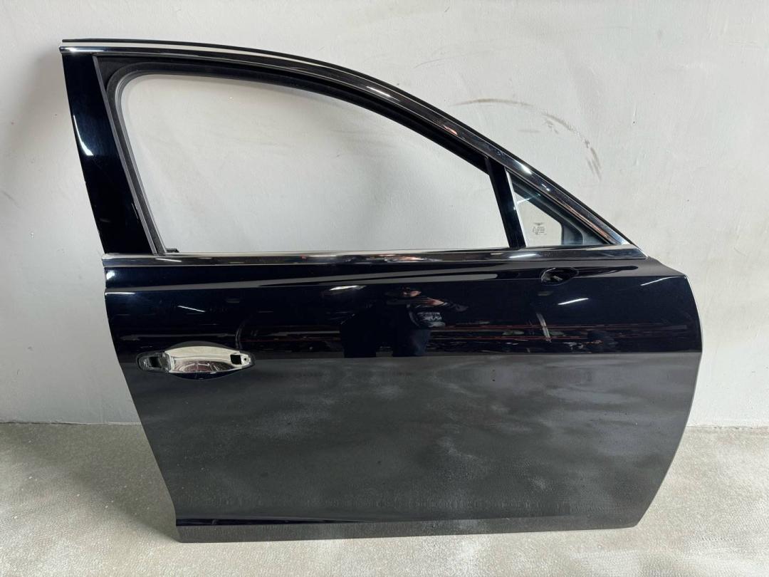 дверь передняя правая Bentley Flying Spur 2 поколение 2017, 4W0831312 - фото №1