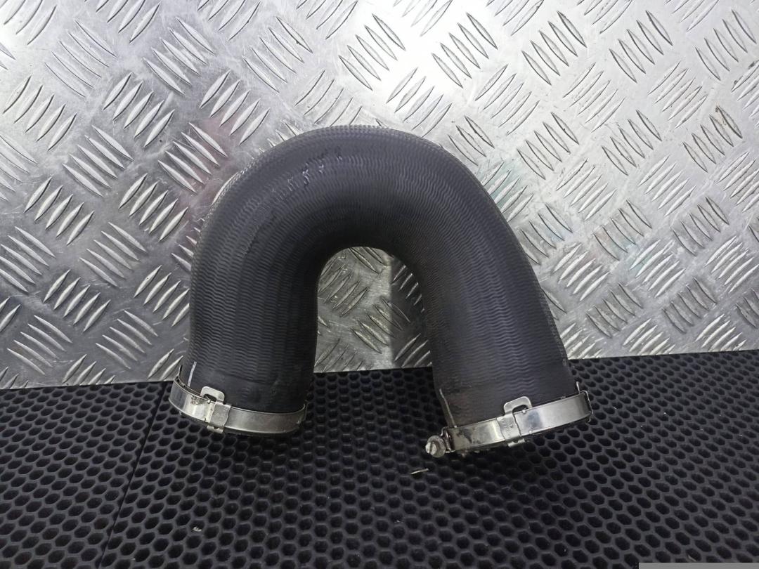 патрубок интеркулера Volkswagen Touareg 2 поколение 2014, 7P0145993 - фото №1