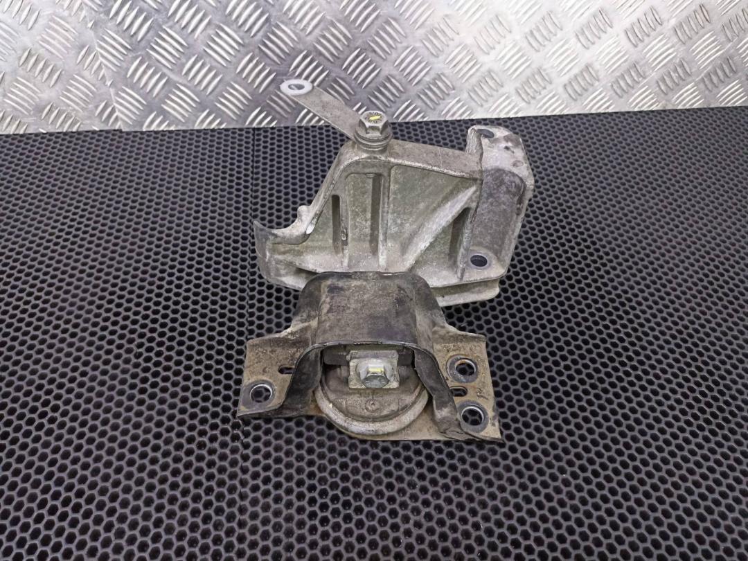 кронштейн двигателя Renault Clio 3 поколение 2009, 8200269695 - фото №1