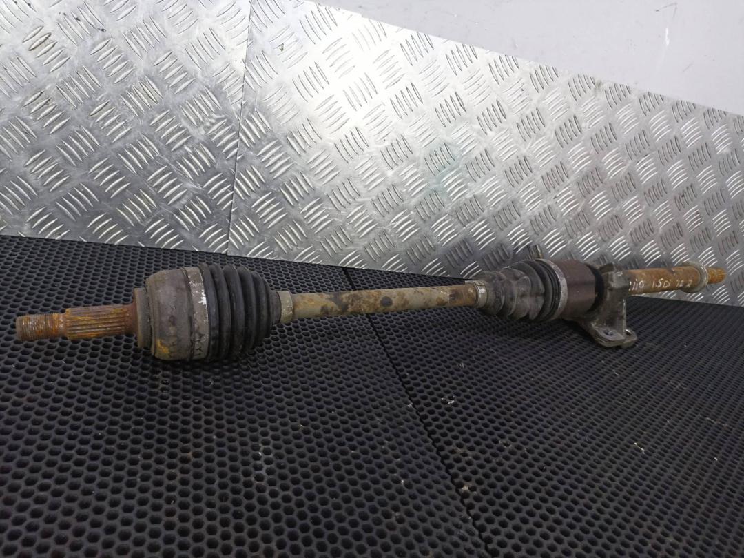 полуось передняя правая (приводной вал, ШРУС) Renault Clio 3 поколение 2009, 1.5 л., 8200618111 - фото №1