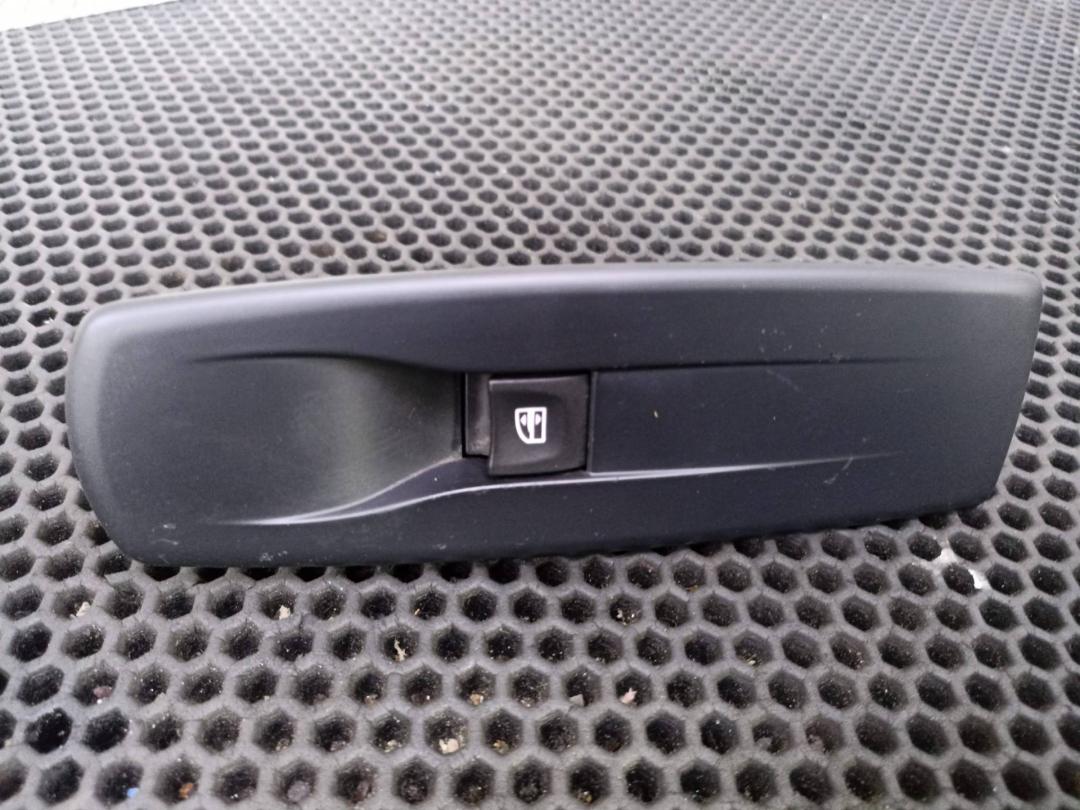 кнопка стеклоподъемника двери Renault Megane 3 поколение 2011, 809600004R - фото №1