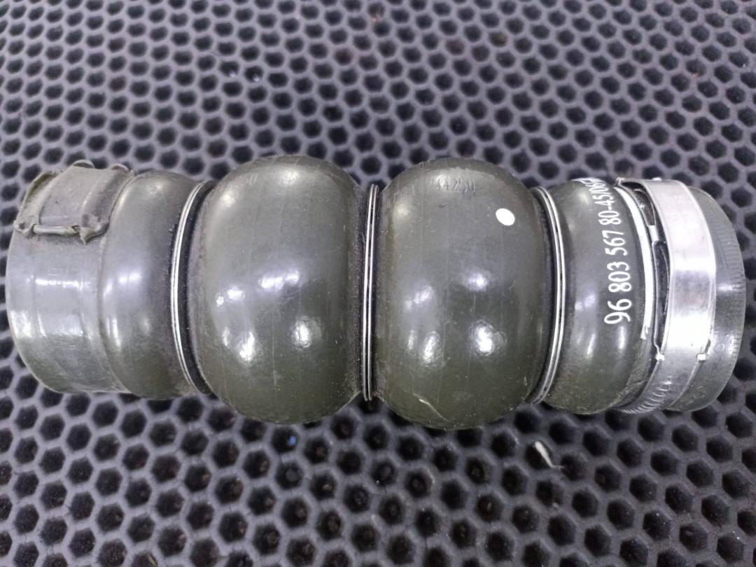 патрубок интеркулера Peugeot Partner 2 поколение (B9) 2011, 1.6 л., 9HY (DV6TED4), дизель, 9680356780 - фото №1