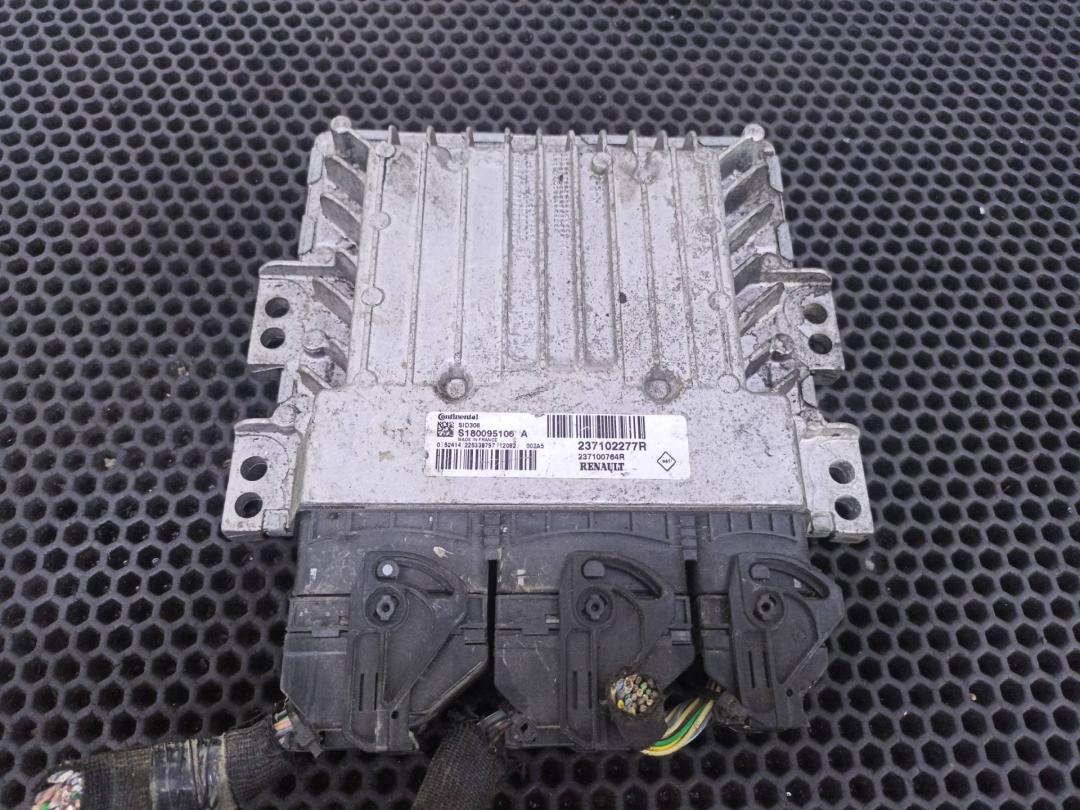 блок управления двигателем Renault Duster 1 поколение 2015, 237102277R, 237100764R - фото №1
