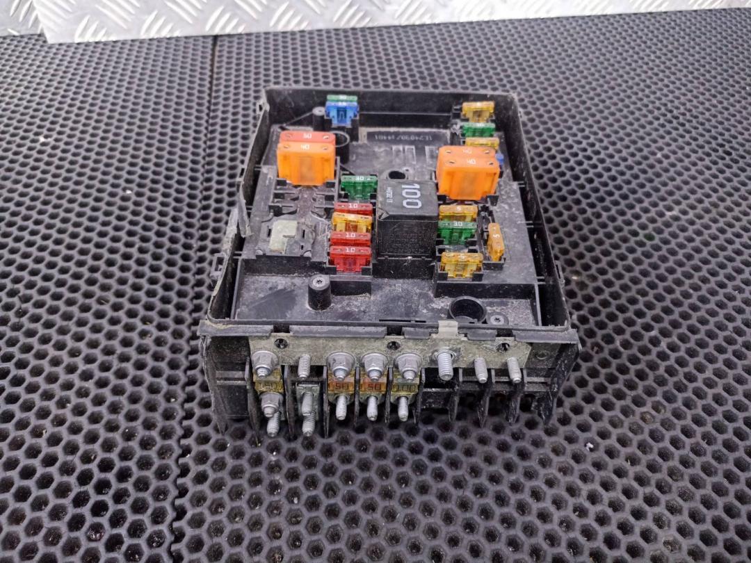 блок предохранителей Volkswagen Caddy 3 поколение 2007, 1K0937125A - фото №1