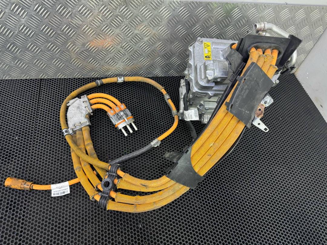 Преобразователь напряжения Mercedes-Benz S-Класс W222/C217/A217 2016, 3.0 л., M 276.824, бензин, A2769003501, A2769069800 - фото №1