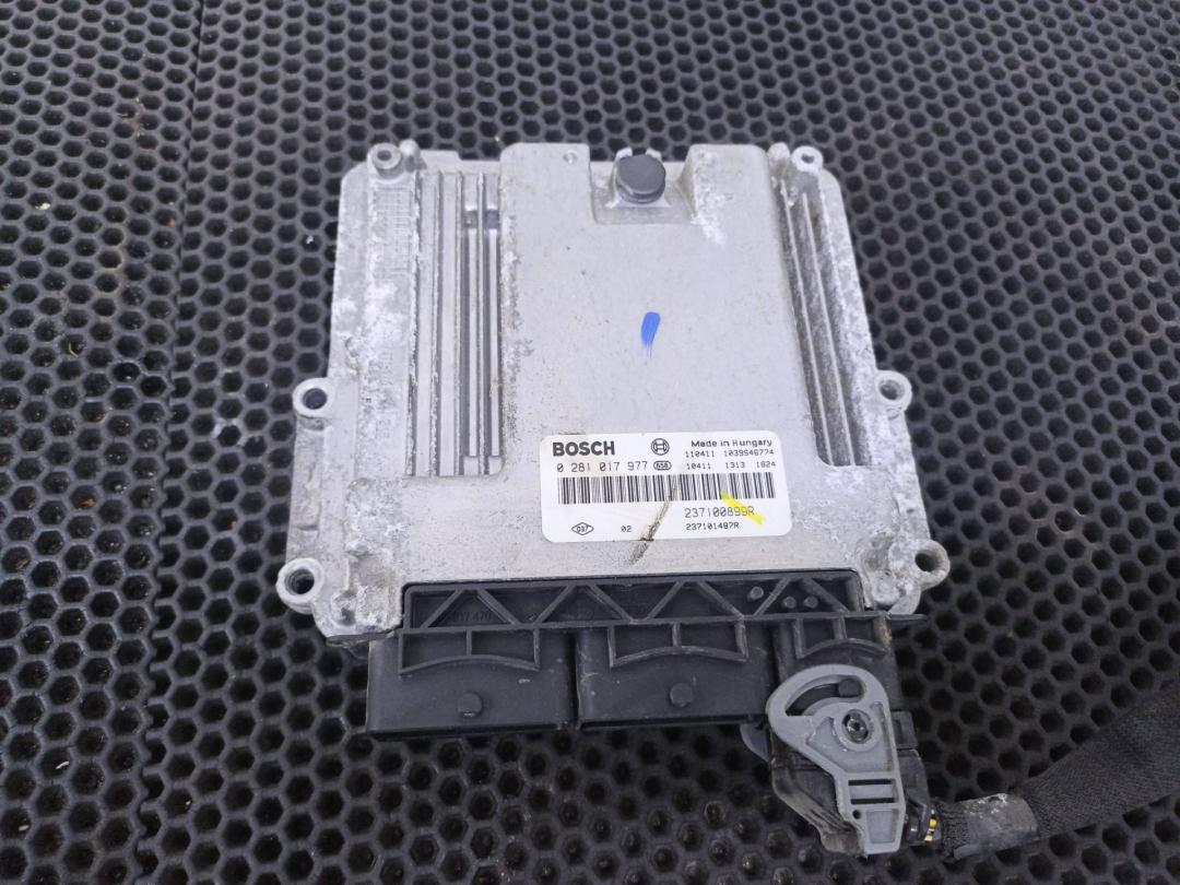 блок управления двигателем Renault Master 3 поколение 2012, 237100899R, 237101487R, 0281017977, 1039S46774 - фото №1