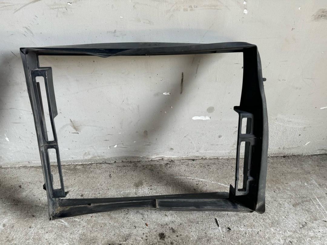 воздуховод (дефлектор) радиатора Renault Scenic 4 поколение 2017, 214177766 - фото №1