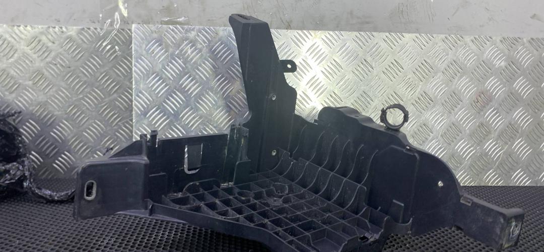 кронштейн блока управления Volkswagen Crafter 2 поколение 2016, 2N0915515 - фото №1