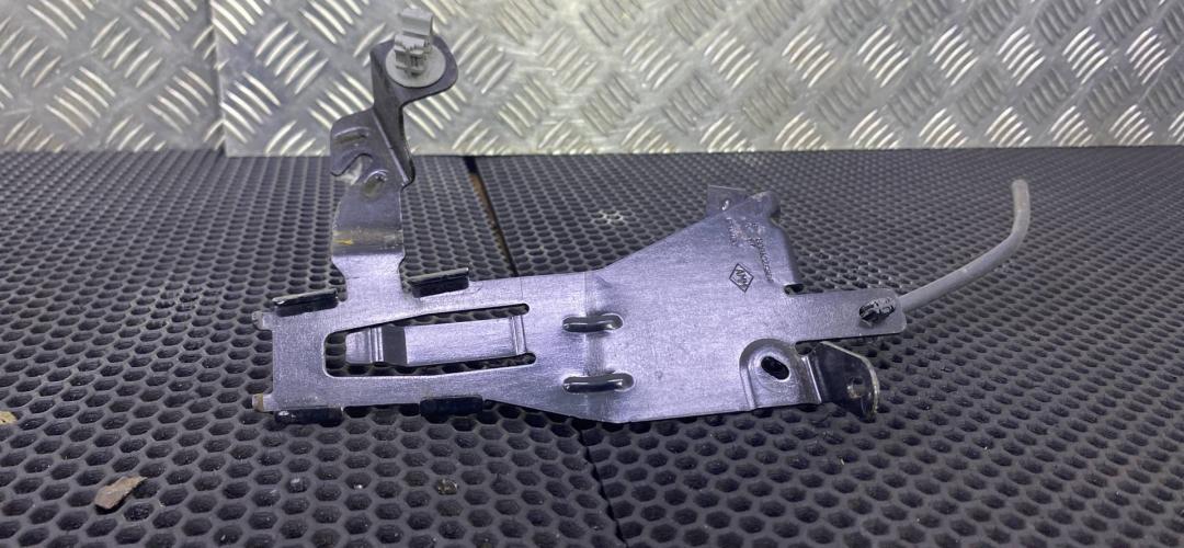 кронштейн (крепление) Renault Scenic 4 поколение, 149520160R - фото №1