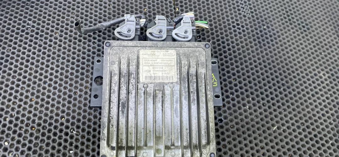 блок управления двигателем Renault Clio 2 поколение (1998 - 2002), 8200212348 - фото №1