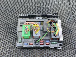 блок предохранителей Peugeot 206 1 поколение [рестайлинг] 2006, 9643498780